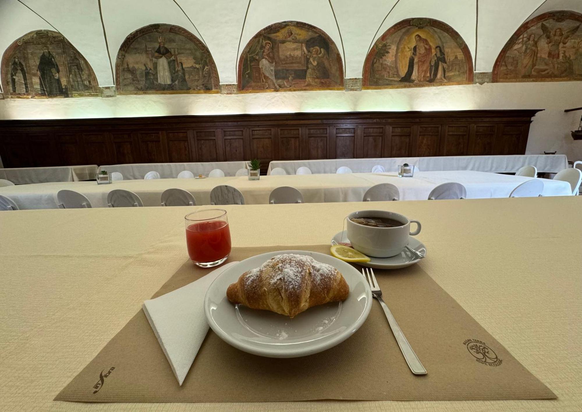 Hotel Monastero Ss. Annunziata Todi Zewnętrze zdjęcie Breakfast at the Caffè Greco