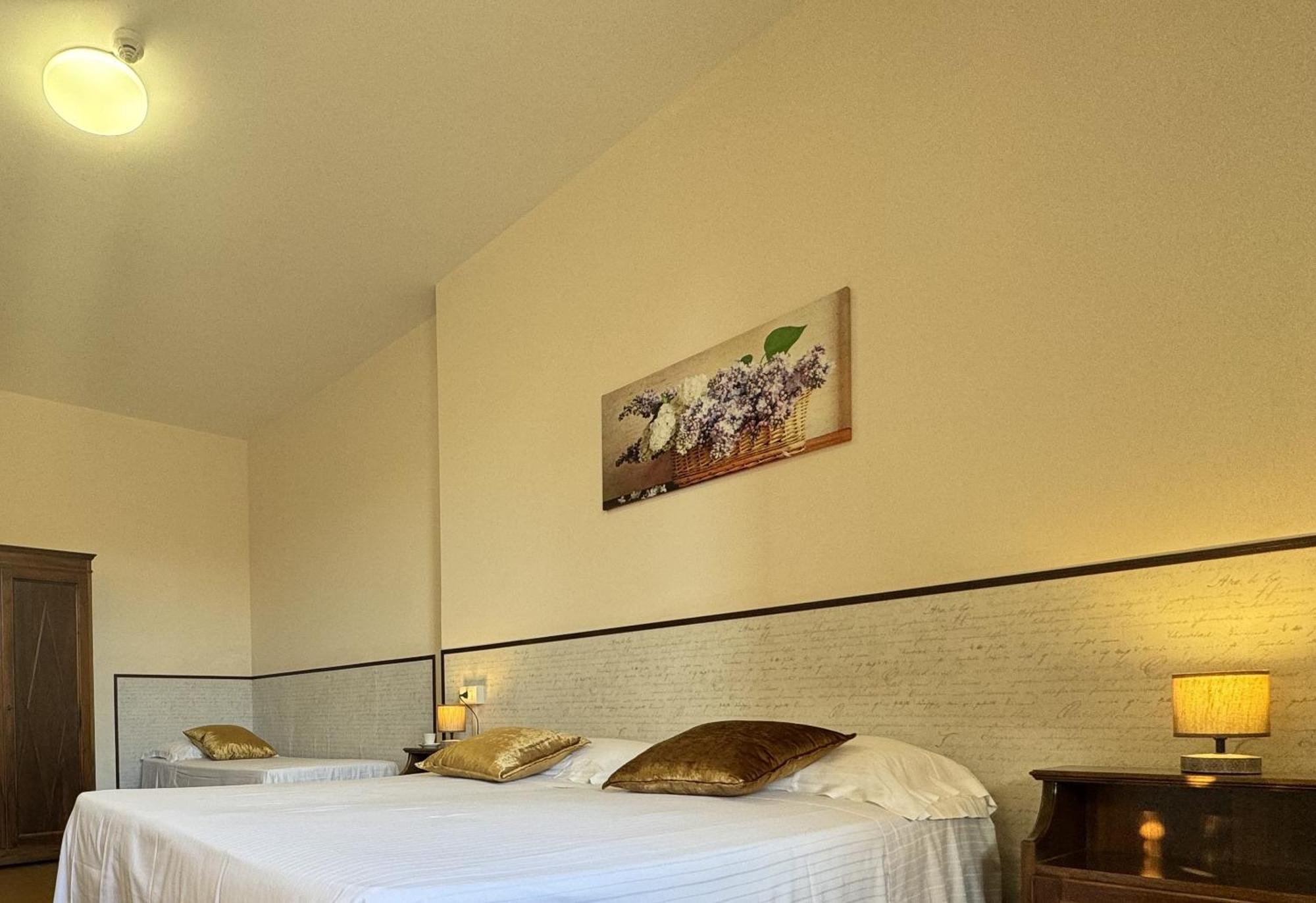 Hotel Monastero Ss. Annunziata Todi Zewnętrze zdjęcie A room at the hotel